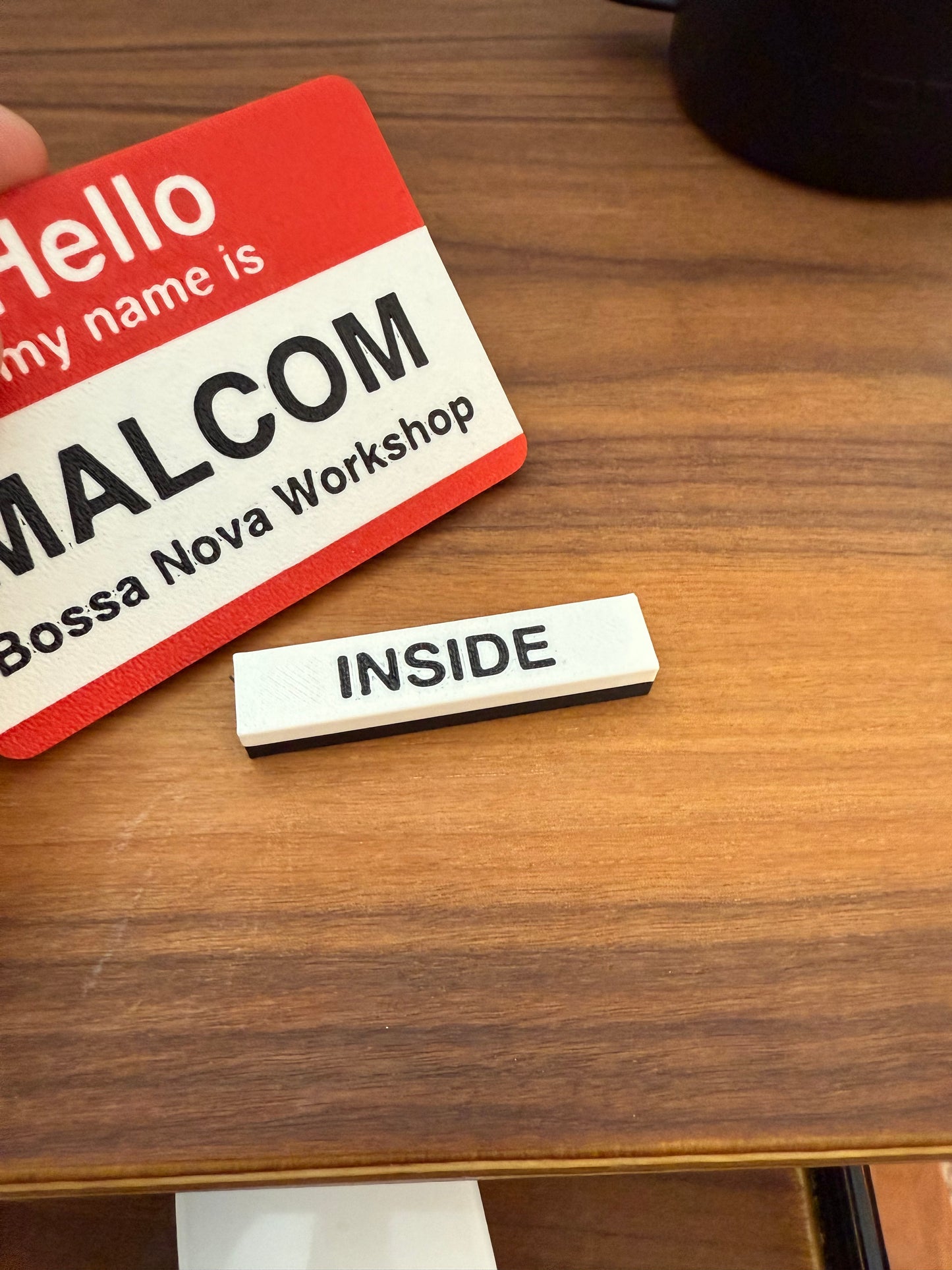 HelloTap Name Tag - Customizable and Reusable Smart Badge for Instant Networking